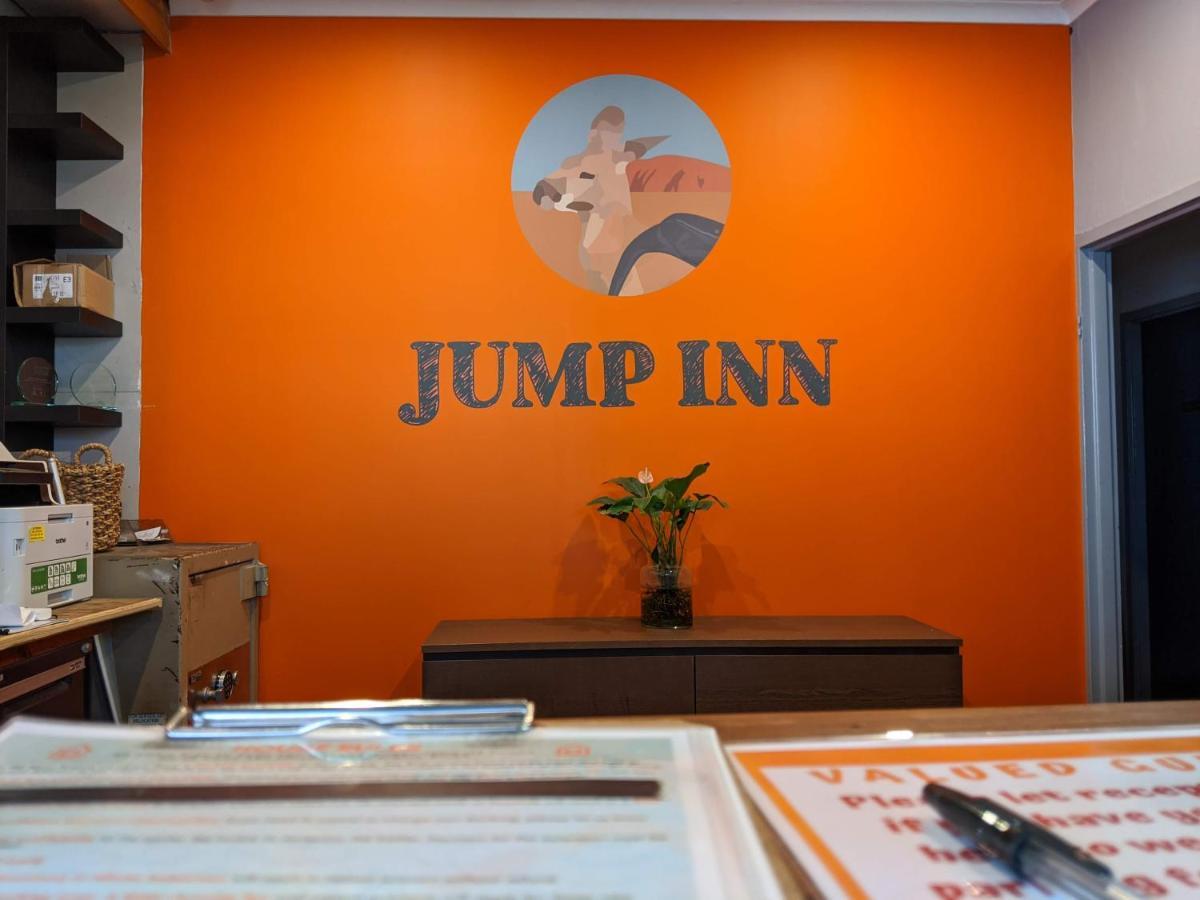 Jump Inn Alice Budget Accommodation อลิซสปริงส์ ภายนอก รูปภาพ